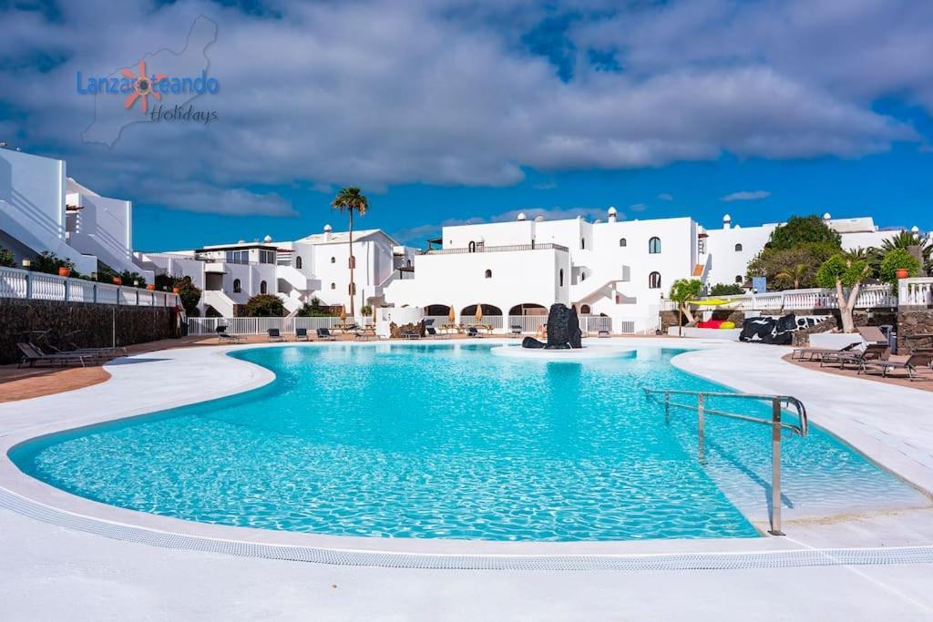 Vivienda Vacacional El Rinconcito Costa Teguise Bagian luar foto