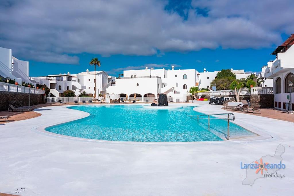 Vivienda Vacacional El Rinconcito Costa Teguise Bagian luar foto