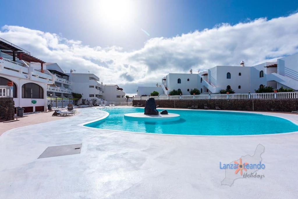 Vivienda Vacacional El Rinconcito Costa Teguise Bagian luar foto